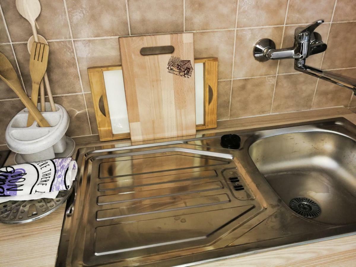 Apartman Damir Sumartin Exteriör bild